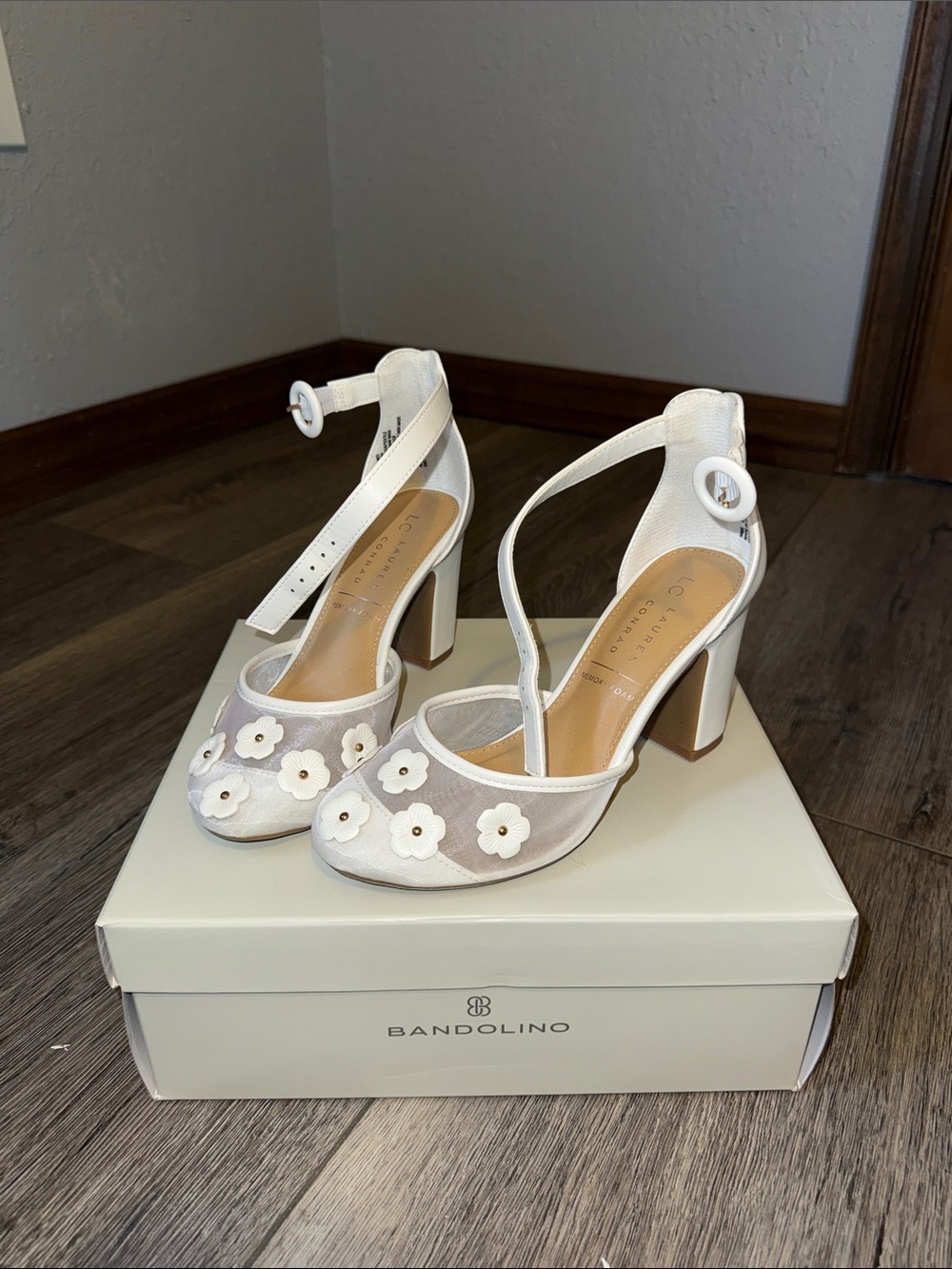 LAUREN CONRAD white floral heels